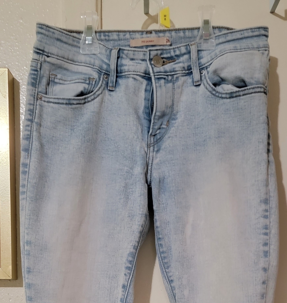 Women's Levi Jeans